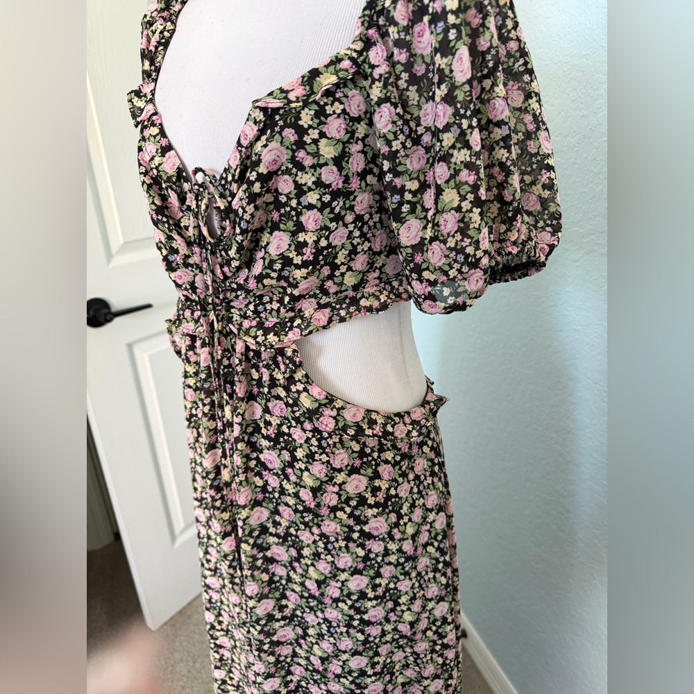 Astr Floral Black Maxi Dress with Pink Bouquet Print Puff Sleeves Cut Out M - Picture 4 of 9